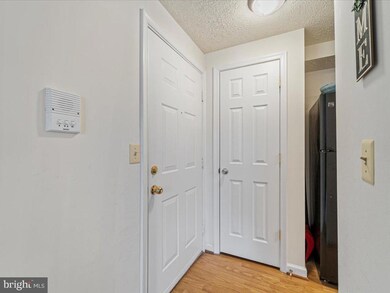 17050 Capri Ln unit 304, Dumfries, VA 22026 - photo 2