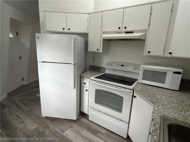 414 Holmes Ave, Lake Placid, FL 33852 - photo 4