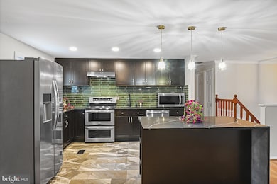 532 Merlins Ln, Herndon, VA 20170 - photo 6