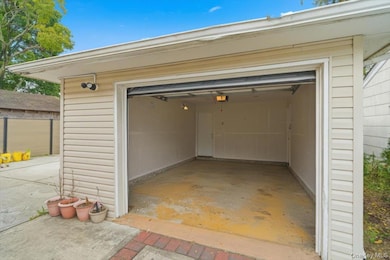 1040 Brookside Ave, Uniondale, NY 11553 - photo 5