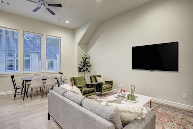 141 Knights Bridge Park Ln, Houston, TX 77018 - photo 5