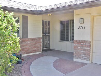 FRONT ENTRY WITH SECURITY SCREEN DOOR