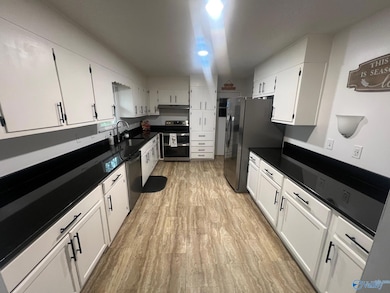 409 Cumberland Dr SE, Huntsville, AL 35803 - photo 4