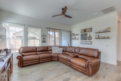 Family room (3)-FULL