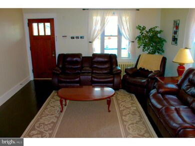 142 W Elm St, Reading, PA 19607 - photo 4