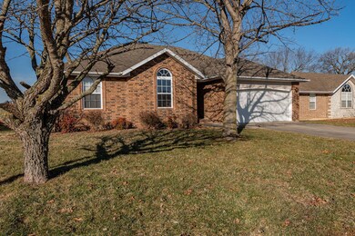 2 Ext Front 205NCarlisleDrNixa_-3