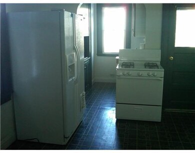 Kitchen. Never used appliances. Fridge with ice ma