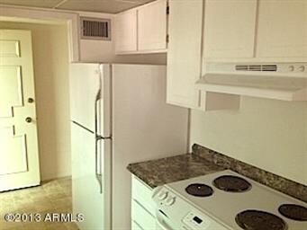 Kitchen-Elec Stove & Refrigerator