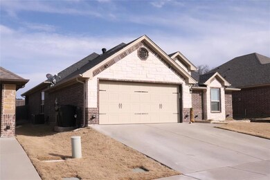 235 Jacinth Ln, Granbury, TX 76049 - photo 3