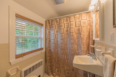 121 Thacher St, Milton, MA 02186 - photo 7