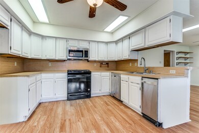 11438 Kirkmeadow Dr, Houston, TX 77089 - photo 4