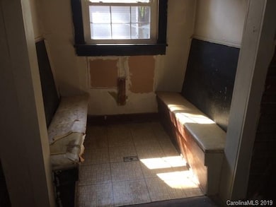 1006 Caldwell St, Statesville, NC 28677 - photo 6