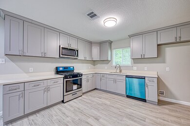 6806 Peyton St, Houston, TX 77028 - photo 2