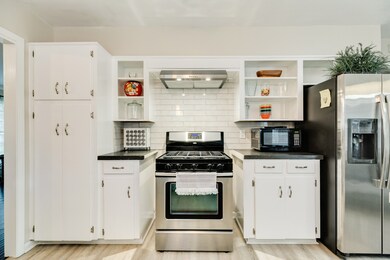 307 Coke Ln, Alvin, TX 77511 - photo 5