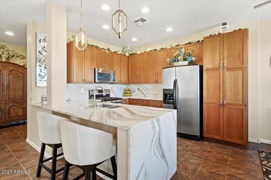 08-Kitchen w_ Breakfast Bar
