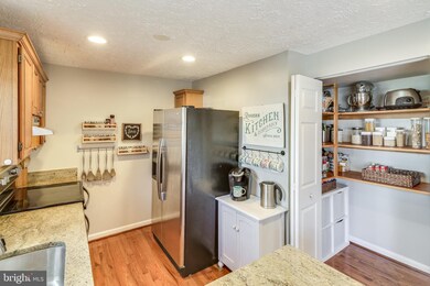 6013 Tree Swallow Ct, Columbia, MD 21044 - photo 5