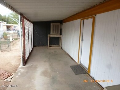 MAIN ENTRANCE - PATIO
