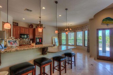 005_Breakfast Bar and Kitchen