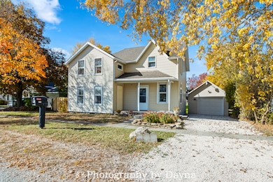 569 S Chestnut St, Chebanse, IL 60922 - photo 2