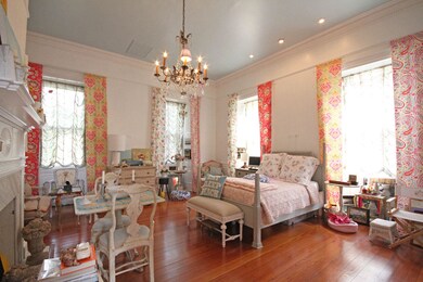 55E Laurens Street_living spaces 1