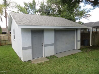Detached garage