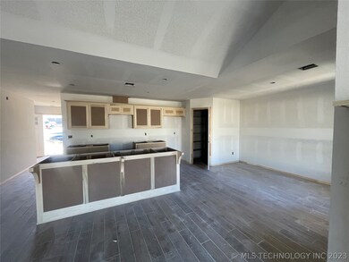 1936 E Van Buren St, Broken Arrow, OK 74011 - photo 4