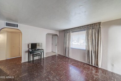 8812 N 28th Dr-5