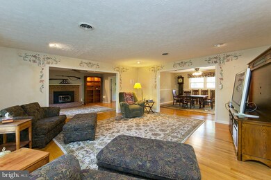 148 West St, Stephens City, VA 22655 - photo 2