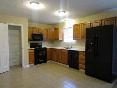 656 N Shore Blvd, Franklin, IN 46131 - photo 4