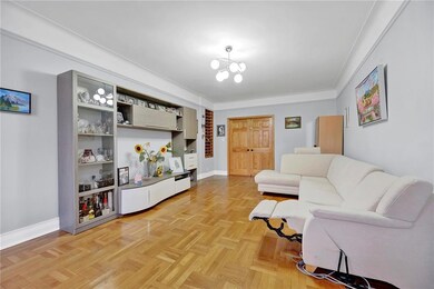 alternate pic of Living Room