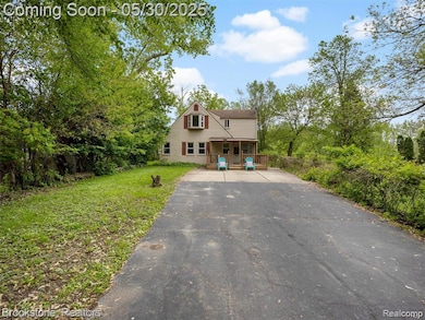 Front of Home/Spacious Driveway/Street View