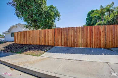 5801 Cedar Falls Dr, Bakersfield, CA 93306 - photo 4
