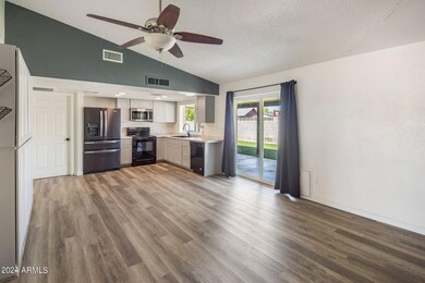 Kitchen & Dining