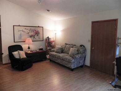 1406 Cambridge Manor Dr unit 6, Schenectady, NY 12302 - photo 3