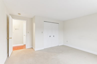 1710 Skyline Dr unit 10, Lowell, MA 01854 - photo 5
