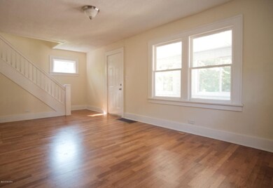 320_Huron_7_LivingRm