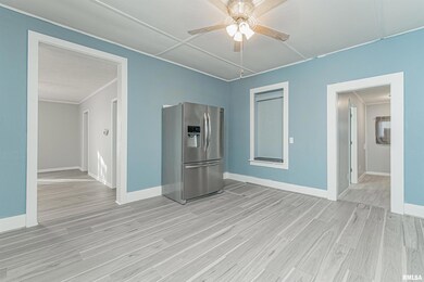 561 S Elm St, Lincoln, IL 62656 - photo 4