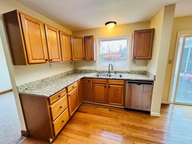 Kitchen with granite & hardwood