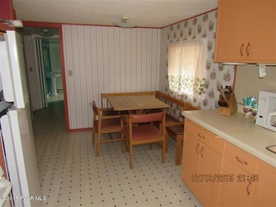 560 Cedar St, Ash Fork, AZ 86320 - photo 6