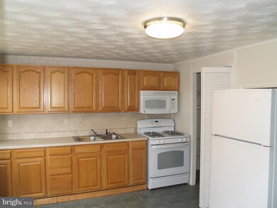 800 Rambo Ct, Halethorpe, MD 21227 - photo 2