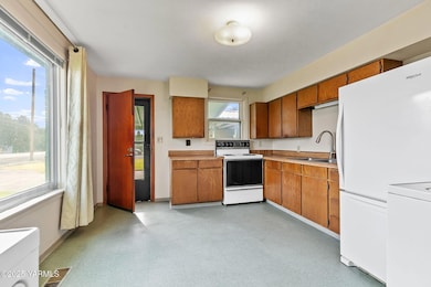 2608 S 16th Ave, Yakima, WA 98903 - photo 7