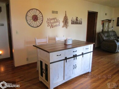 101 S Reynolds St, Latimer, IA 50452 - photo 4