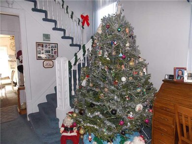 Entry/Foyer.