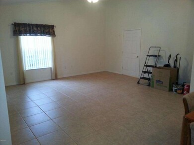 4845 Kings living room