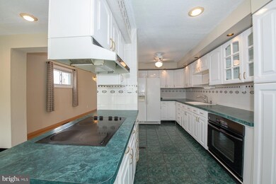 50 Eastwood Rd, Berwyn, PA 19312 - photo 6