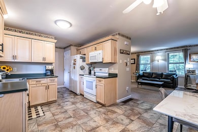 33 Merrimack Rd unit C, Amherst, NH 03031 - photo 5