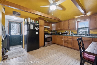 09-16913-N-Cedar-St-Lansing-MI-48906-Win