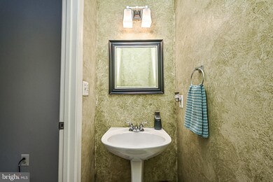 11401 Gate Hill Place unit L, Reston, VA 20194 - photo 3