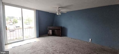 2531 Forest Ln unit E-19, Schwenksville, PA 19473 - photo 3