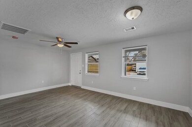 64 Burbank St unit A, Houston, TX 77076 - photo 6